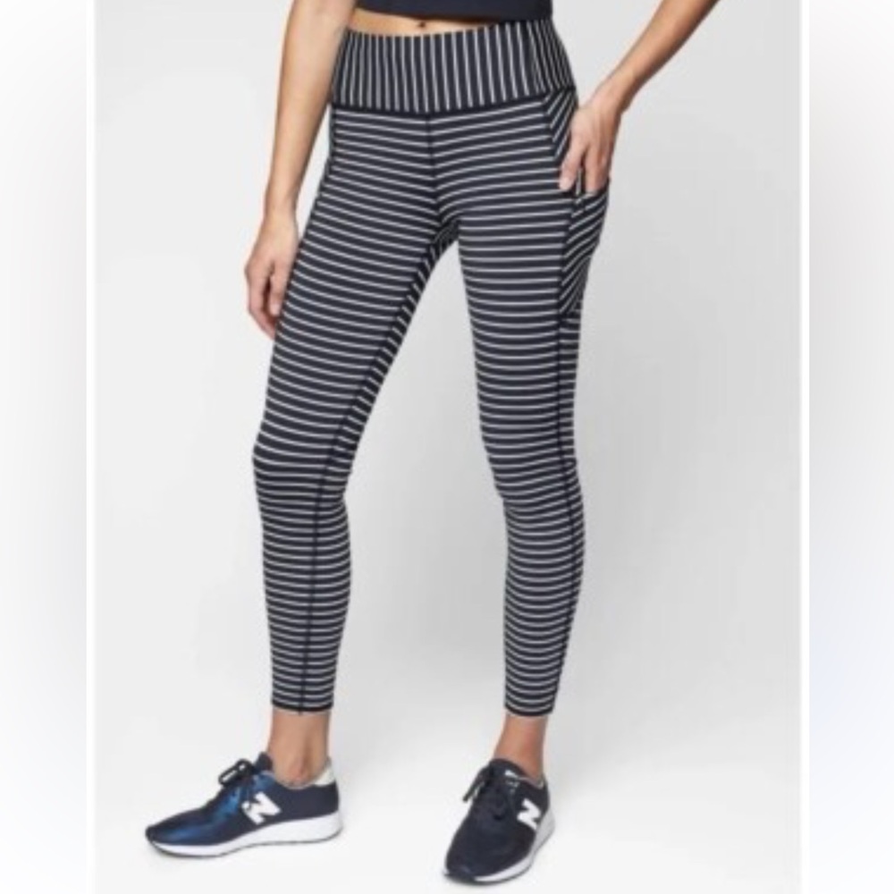 Athleta Black White Stripe Contender Tight Powerlift Leggings sz XS